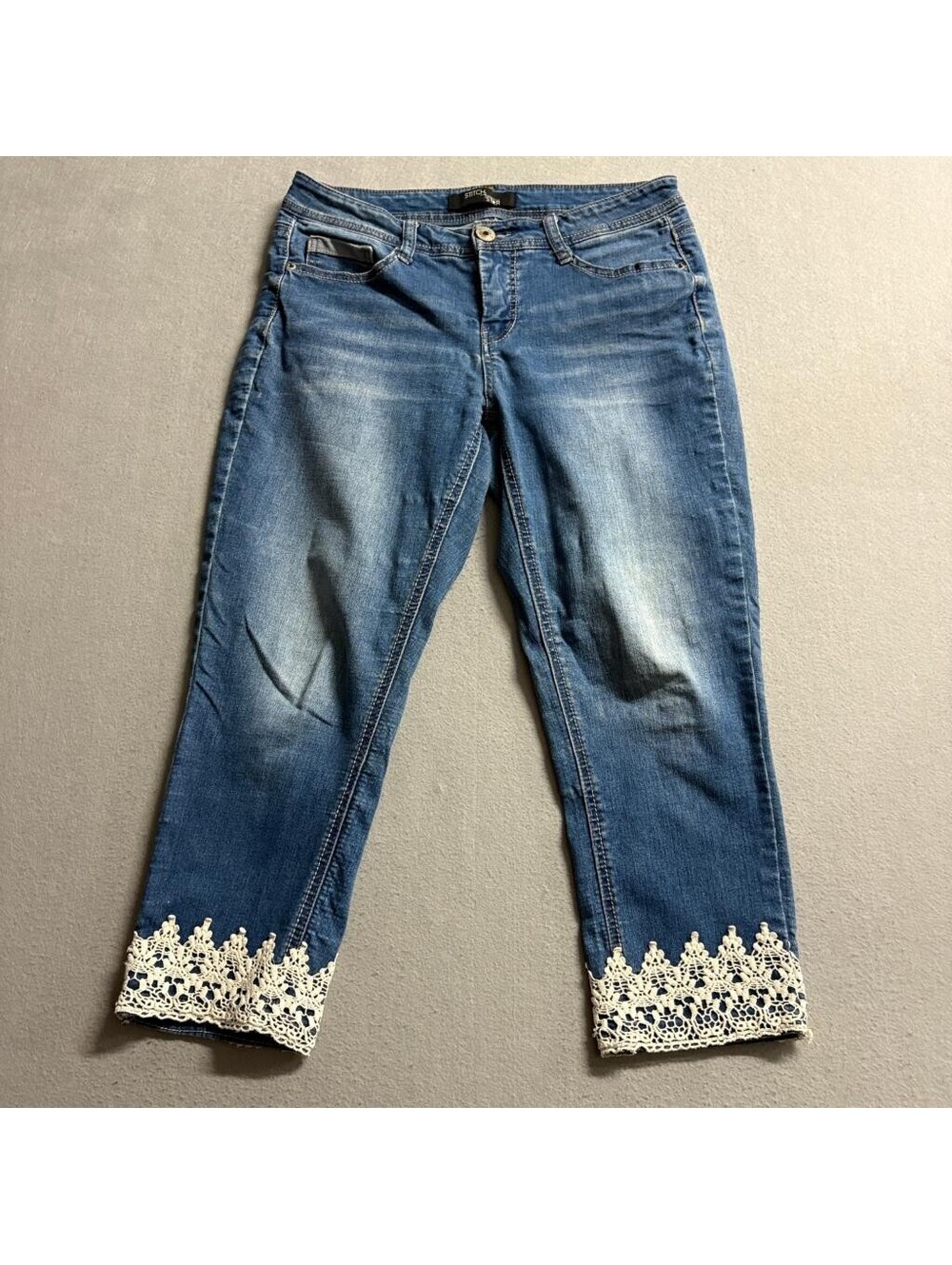 Stitch Star Crop Jeans Womens 8P Blue Denim Lace Trim Hem Stretch Capris